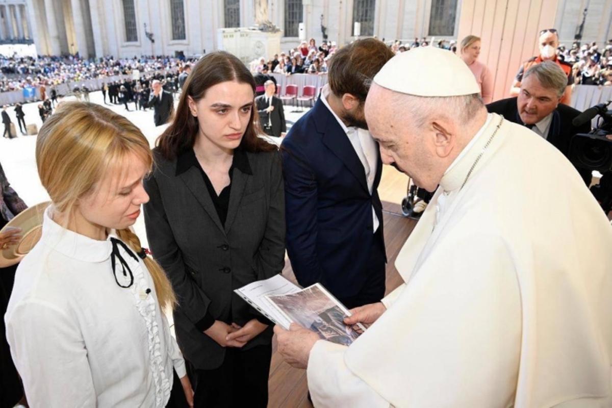 Папа Римський зустрівся з дружинами захисників "Азовсталі" / фото прес-служби ВАТИКАНУ