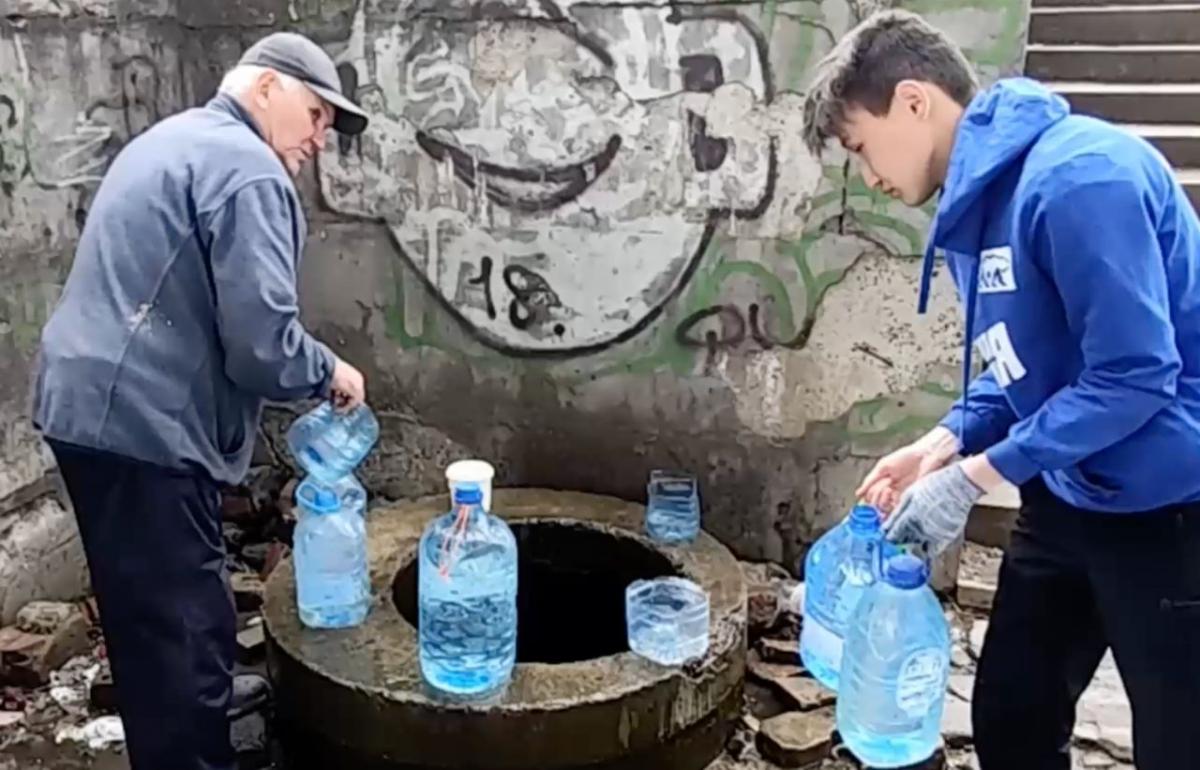 У Маріуполі почалися проблеми з питною водою / фото Петро Андрющенко У Маріуполі почалися проблеми з питною водою / фото Петро Андрющенко