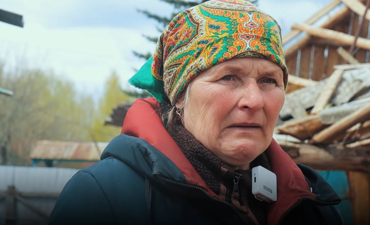 Жительница села на Киевщине рассказала, как пережила авиаудары / скриншот с видео Жительница села на Киевщине рассказала, как пережила авиаудары / скриншот с видео