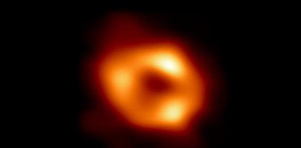Сверхмассивная черная дыра в центре Млечного пути / фото EHT Collaboration