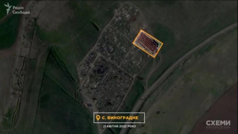 Журналісти показали, як збільшилися площі масових поховань під Маріуполем (фото) Журналісти показали, як збільшилися площі масових поховань під Маріуполем (фото)