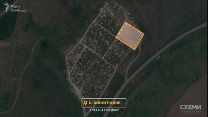 Журналісти показали, як збільшилися площі масових поховань під Маріуполем (фото) Журналісти показали, як збільшилися площі масових поховань під Маріуполем (фото)
