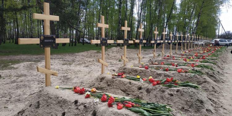 В Охтирці на Алеї Героїв поховали 26 невідомих військових, яких неможливо було упізнати - фото Максим Едель В Охтирці на Алеї Героїв поховали 26 невідомих військових, яких неможливо було упізнати - фото Максим Едель