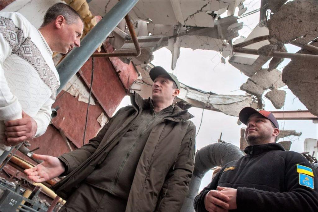 В Охтирку приїжджав міністр розвитку громад та територій Олексій Чернишов (у центрі) - Telegram - фото Сумська ОВА В Охтирку приїжджав міністр розвитку громад та територій Олексій Чернишов (у центрі) - Telegram - фото Сумська ОВА