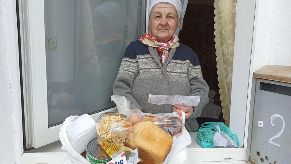 В Охтирці продуктові набори, засоби гігієни через квартальних роздавалися населенню адресно - Facebook - фото Павло Кузьменко