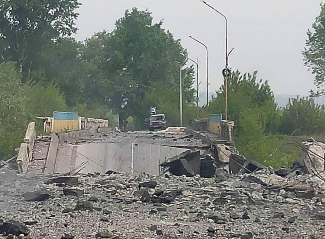 Транспортного сообщения между Северодонецком и Рубежным больше не существует / фото Телаграм-канал Сергея Гайдая Транспортного сообщения между Северодонецком и Рубежным больше не существует / фото Телаграм-канал Сергея Гайдая