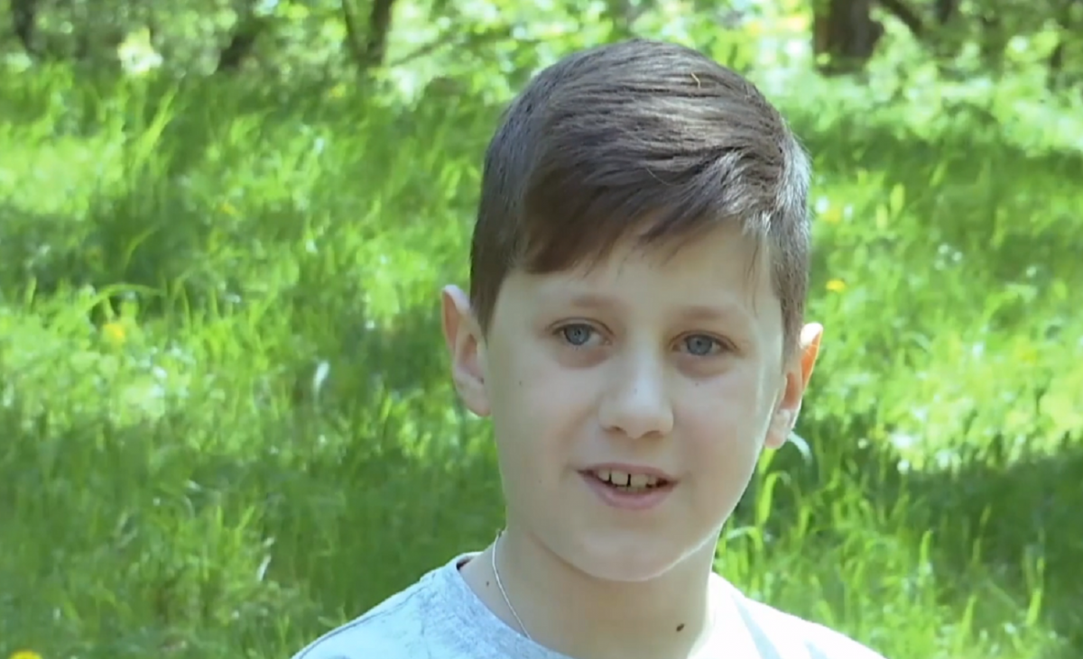 11-летний мальчик-переселенец купил 22 бронежилета для защитников Украины / скриншот