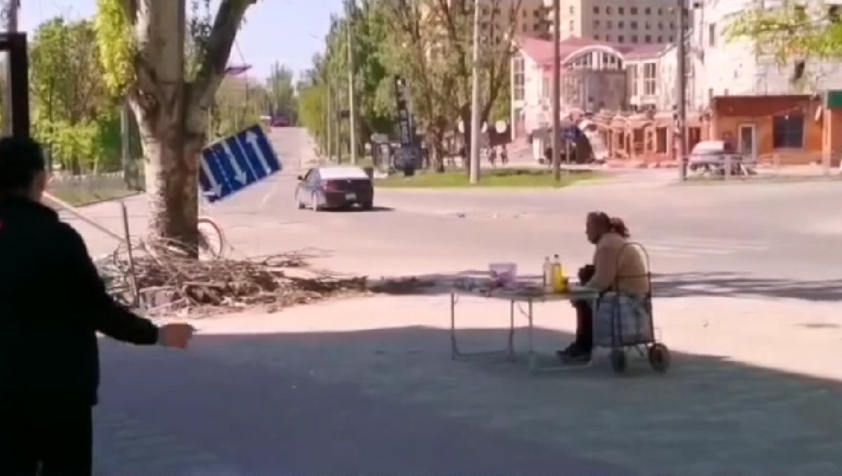 Одна из улиц Мариуполя / скриншот Одна из улиц Мариуполя / скриншот