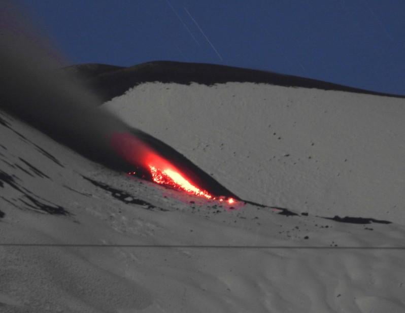Вулкан Этна испустил поток лавы / фото INGV-OE
