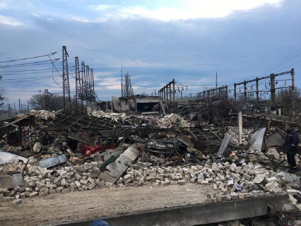 В Україні зруйновано 6,3 тис. км головних колій, пошкоджено 23 тис. 573 км автодоріг, 289 автомобільних мостів та 41 залізничний / фото Дніпропетровської ОДА В Україні зруйновано 6,3 тис. км головних колій, пошкоджено 23 тис. 573 км автодоріг, 289 автомобільних мостів та 41 залізничний / фото Дніпропетровської ОДА