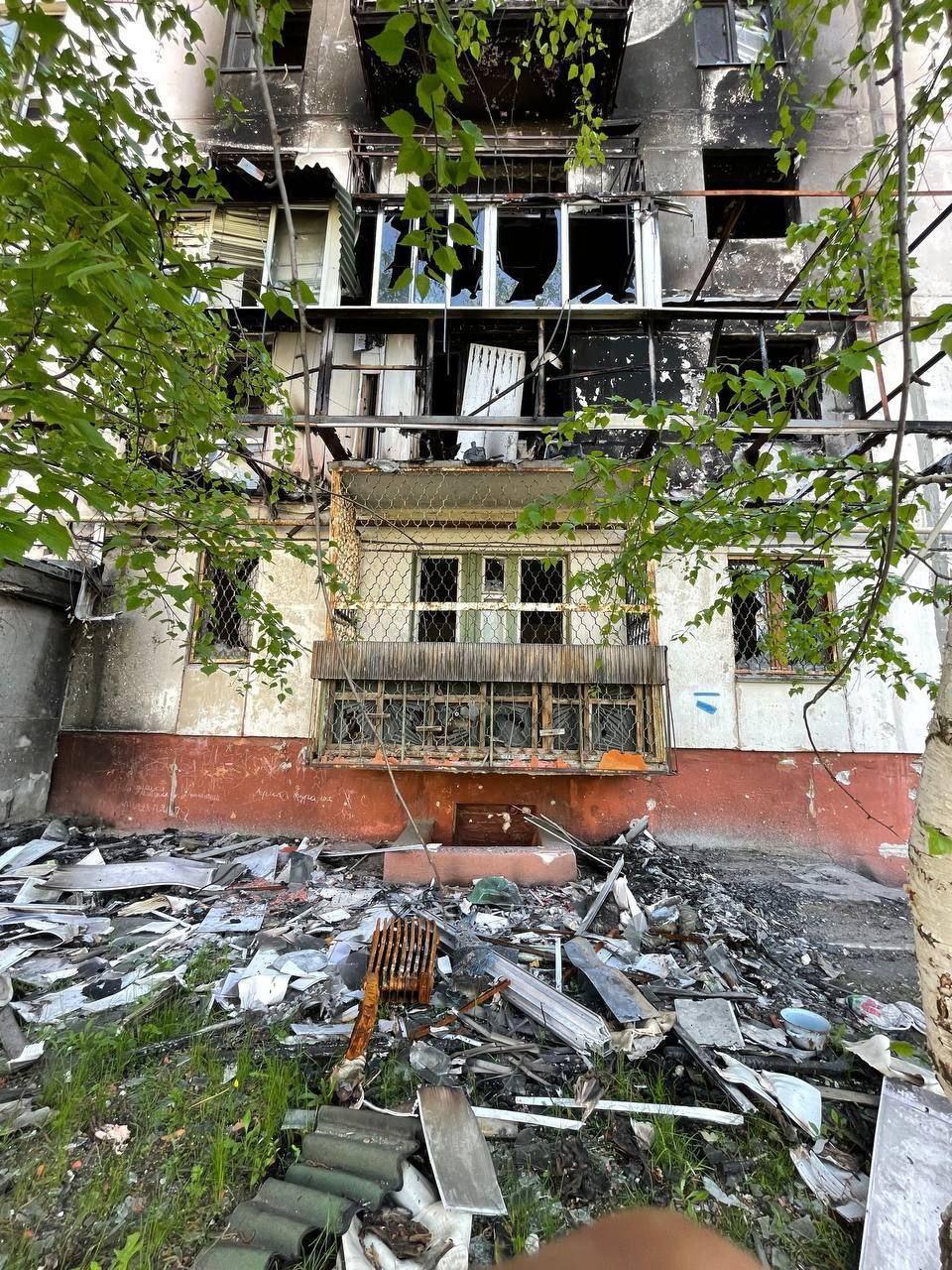 Оккупанты попали в жилой дом \ фото глава Луганской ОВА Сергей Гайдай