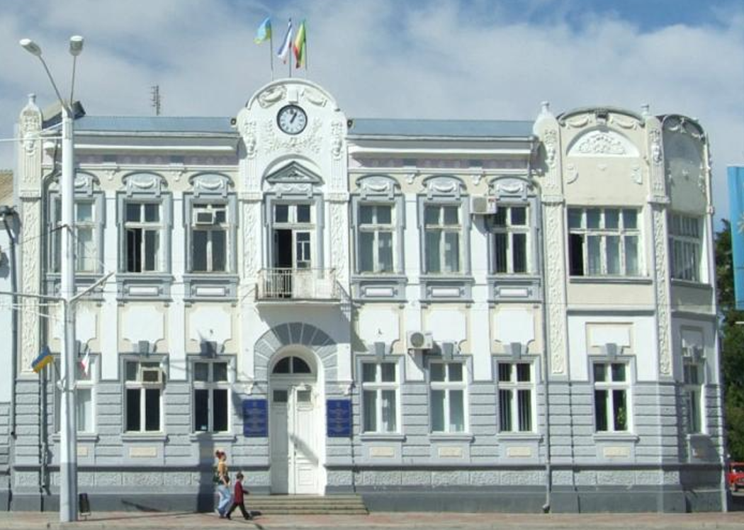 Здание "мэрии" Евпатории Здание "мэрии" Евпатории
