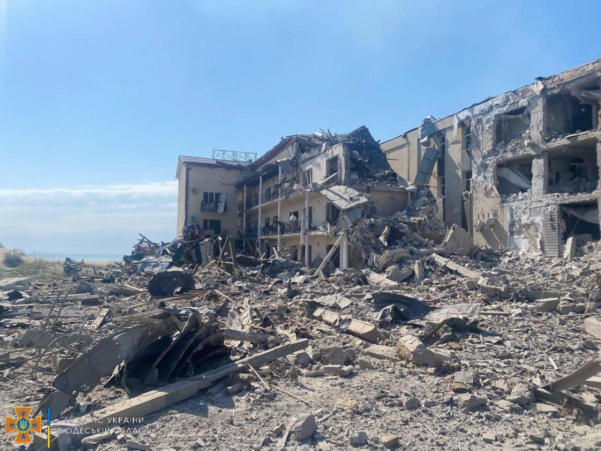 Последствия ракетного удара России по Одесской области / фото facebook.com/DSNSODE Последствия ракетного удара России по Одесской области / фото facebook.com/DSNSODE