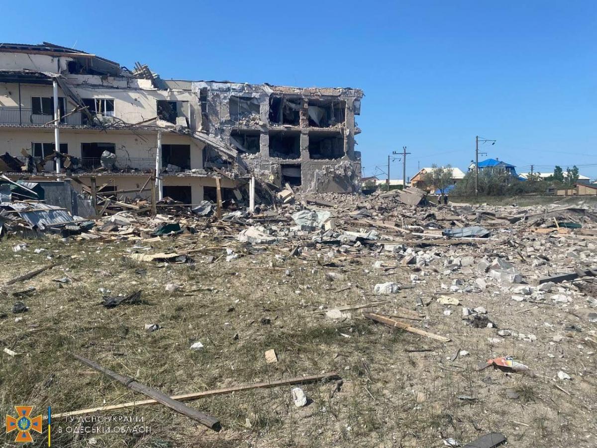 Последствия ракетного удара России по Одесской области / фото facebook.com/DSNSODE Последствия ракетного удара России по Одесской области / фото facebook.com/DSNSODE