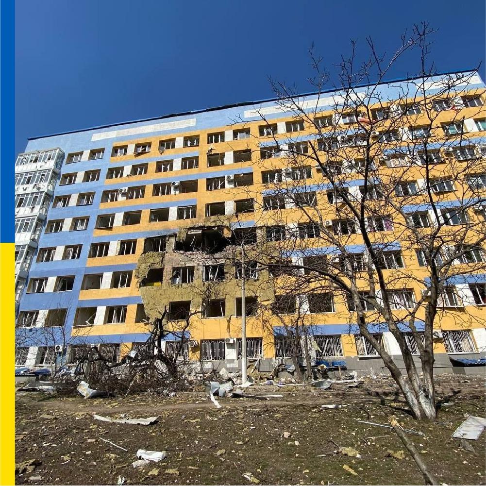 Разрушена рашистами больница в Мариуполе / фото facebook.com/moz.ukr