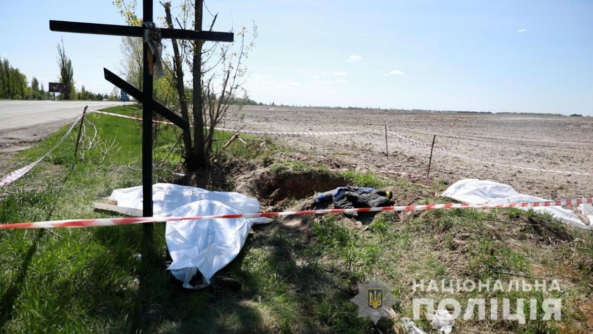 На Київщині знайшли ще одне масове поховання, серед вбитих - громадянин Чехії / фото поліція Київщини На Київщині знайшли ще одне масове поховання, серед вбитих - громадянин Чехії / фото поліція Київщини