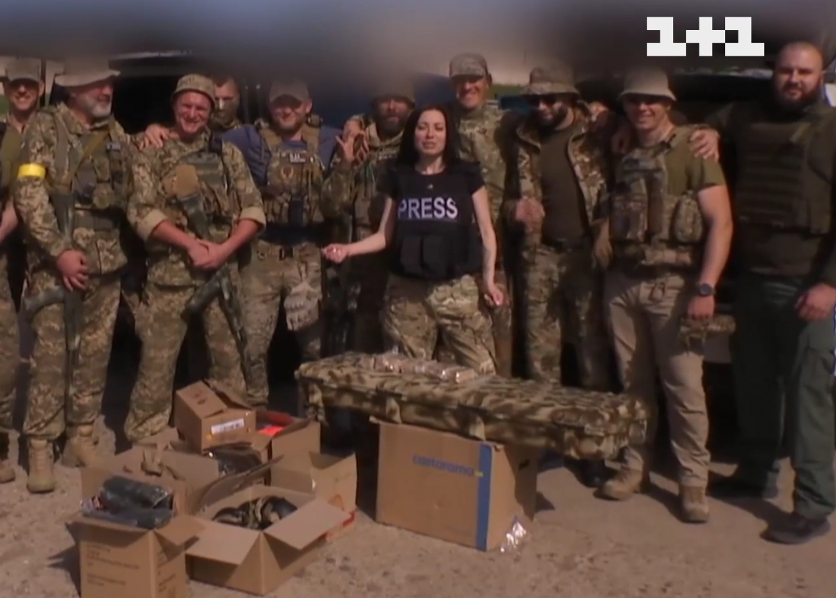 Волонтерські будні: як українці доставляють допомогу по всій країні / скриншот Волонтерські будні: як українці доставляють допомогу по всій країні / скриншот