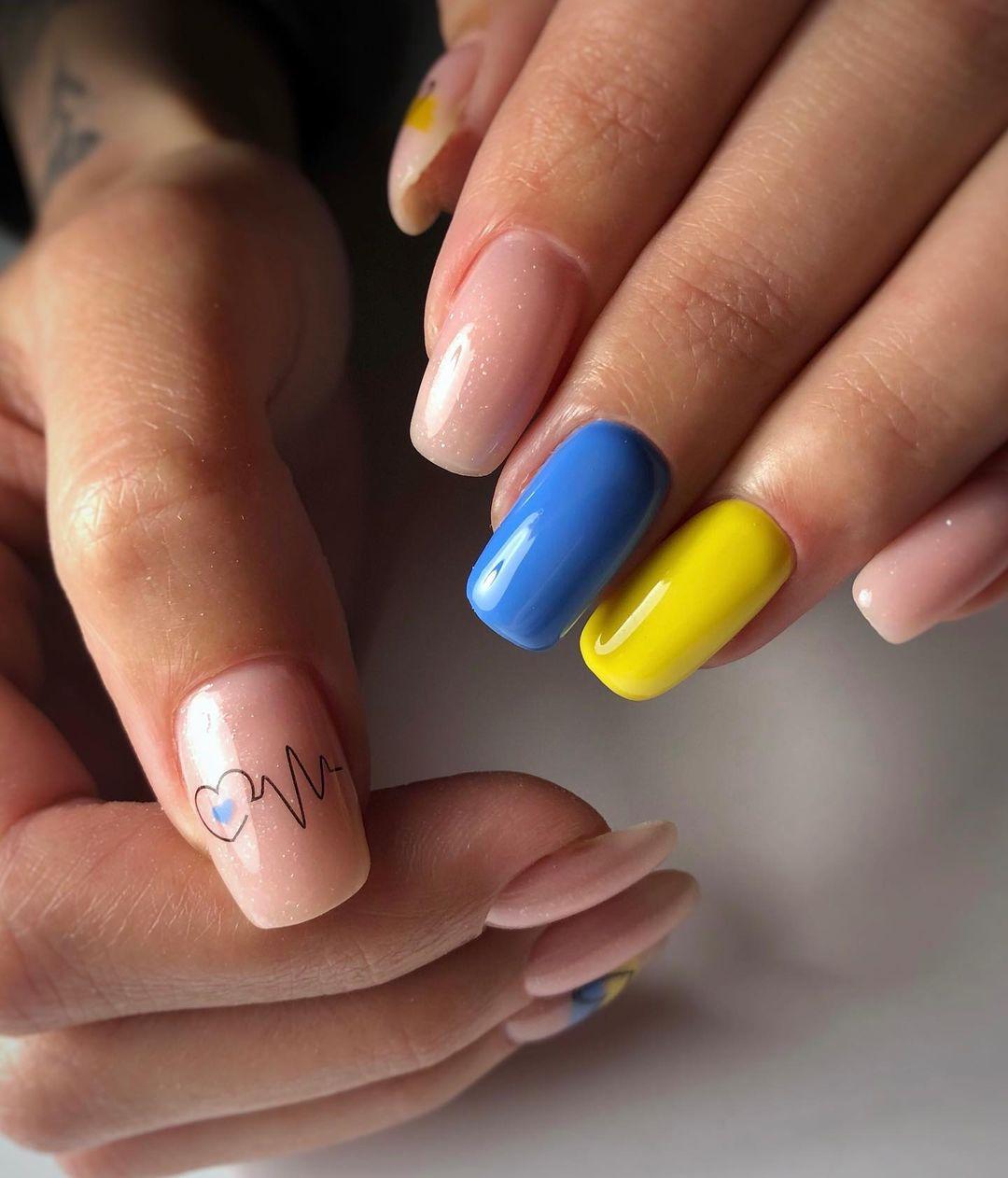 Маникюр на лето 2022 / instagram.com/lydok_nails_zp Маникюр на лето 2022 / instagram.com/lydok_nails_zp