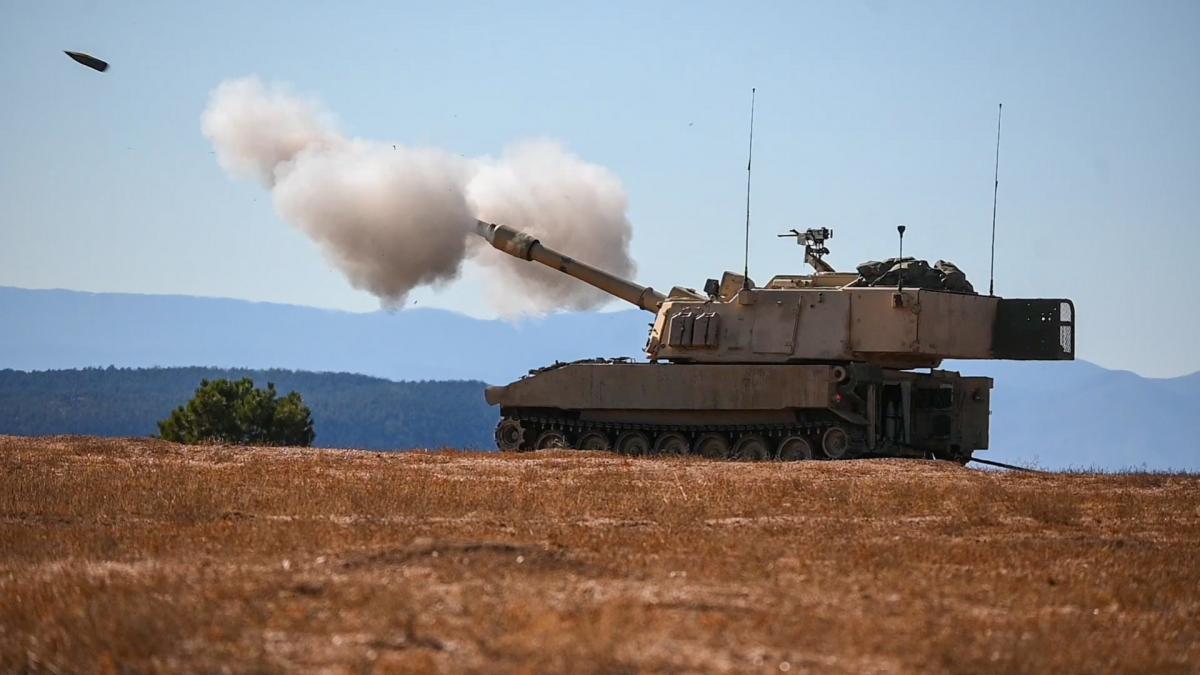 Американская самоходная артиллерийская установка M109, класса самоходных гаубиц / US Army Американская самоходная артиллерийская установка M109, класса самоходных гаубиц / US Army
