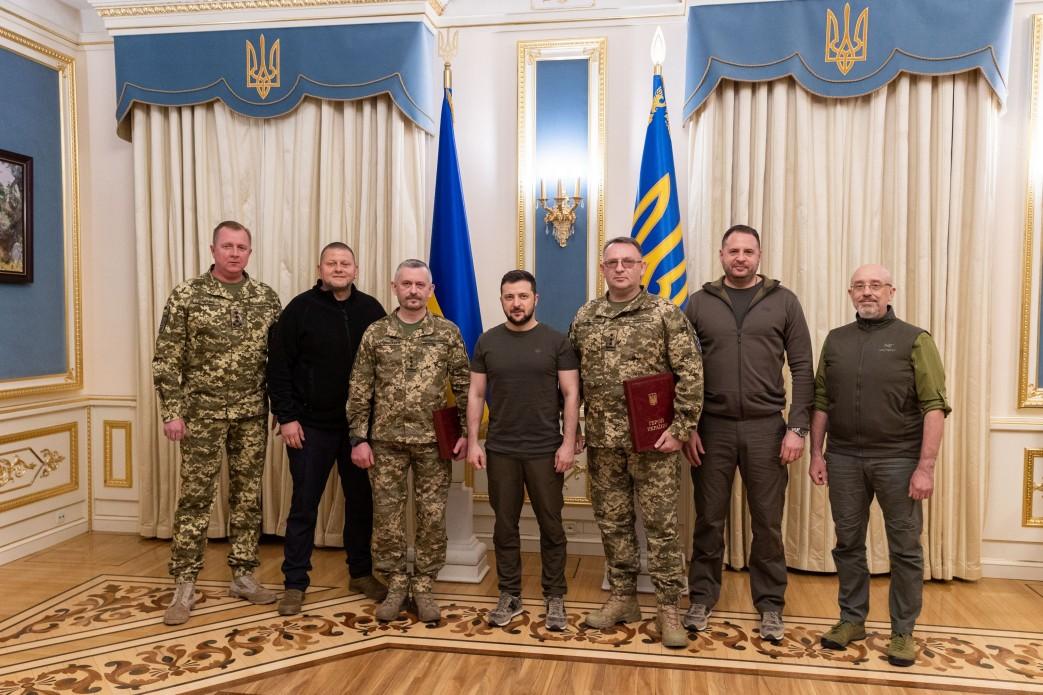 Украинским военным присвоено звание Герой Украины \ фото president.gov.ua