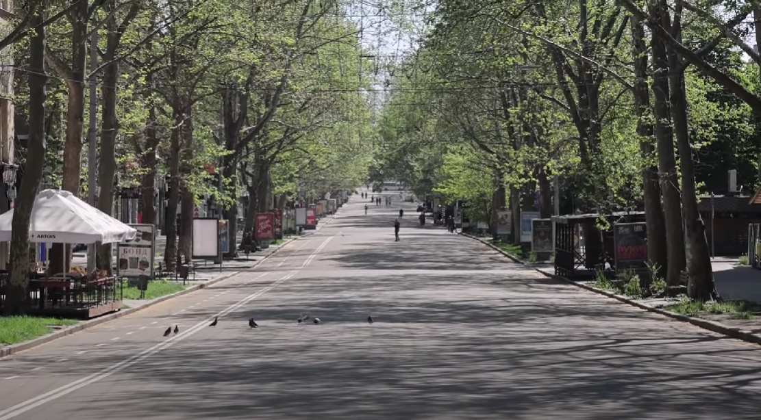 Опустевшая центральная улица Николаева / ​​​скриншот видео