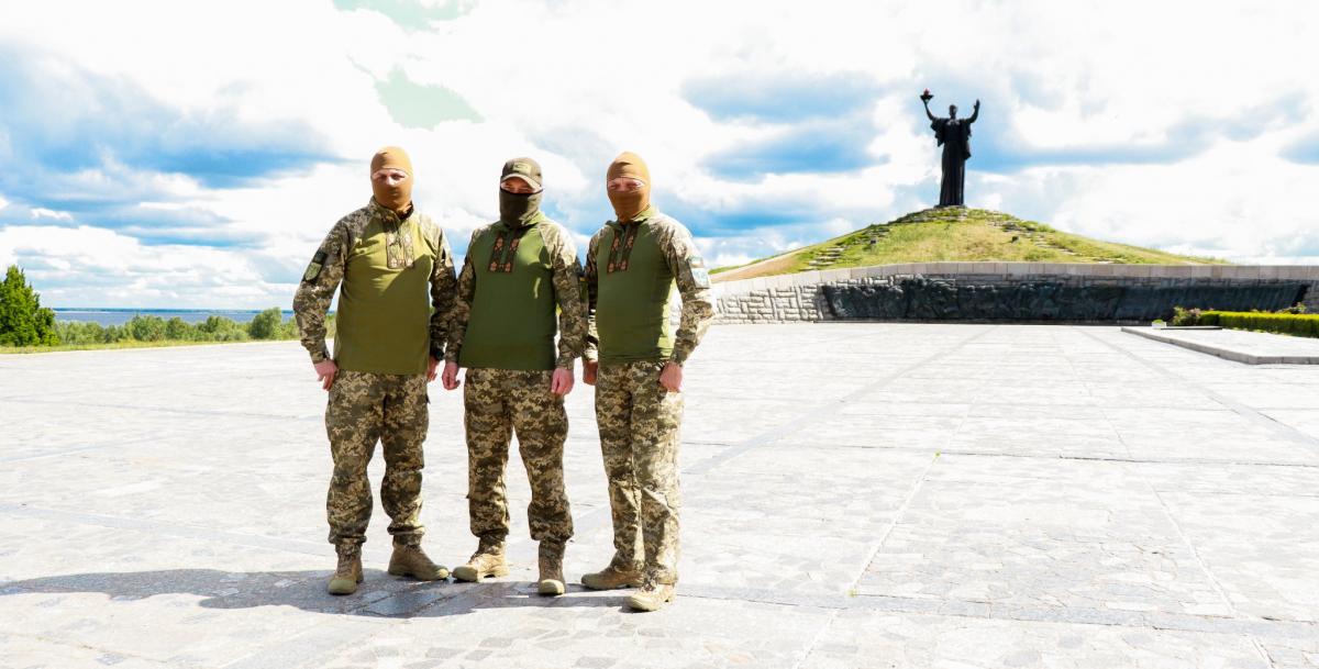 В Черкасах створили унікальну “бойову вишиванку” / фото 118 окрема бригада територіальної оборони Черкаської області,