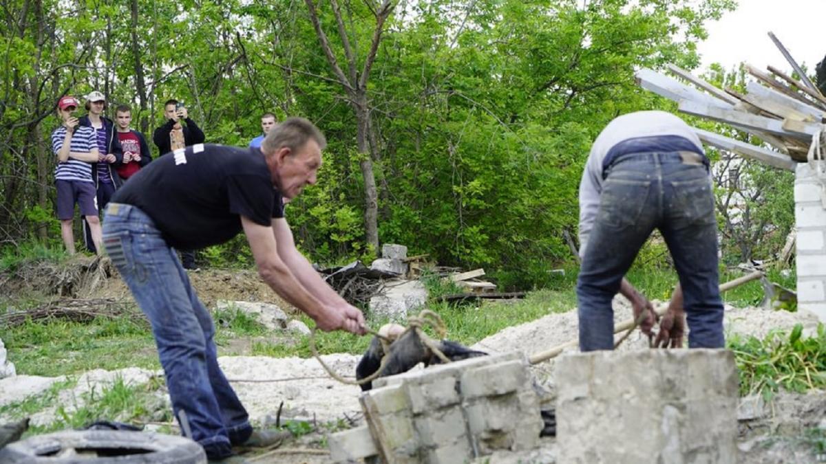 Російські окупанти страчували своїх же, повторивши звірства Бучі / suspilne.media Російські окупанти страчували своїх же, повторивши звірства Бучі / suspilne.media