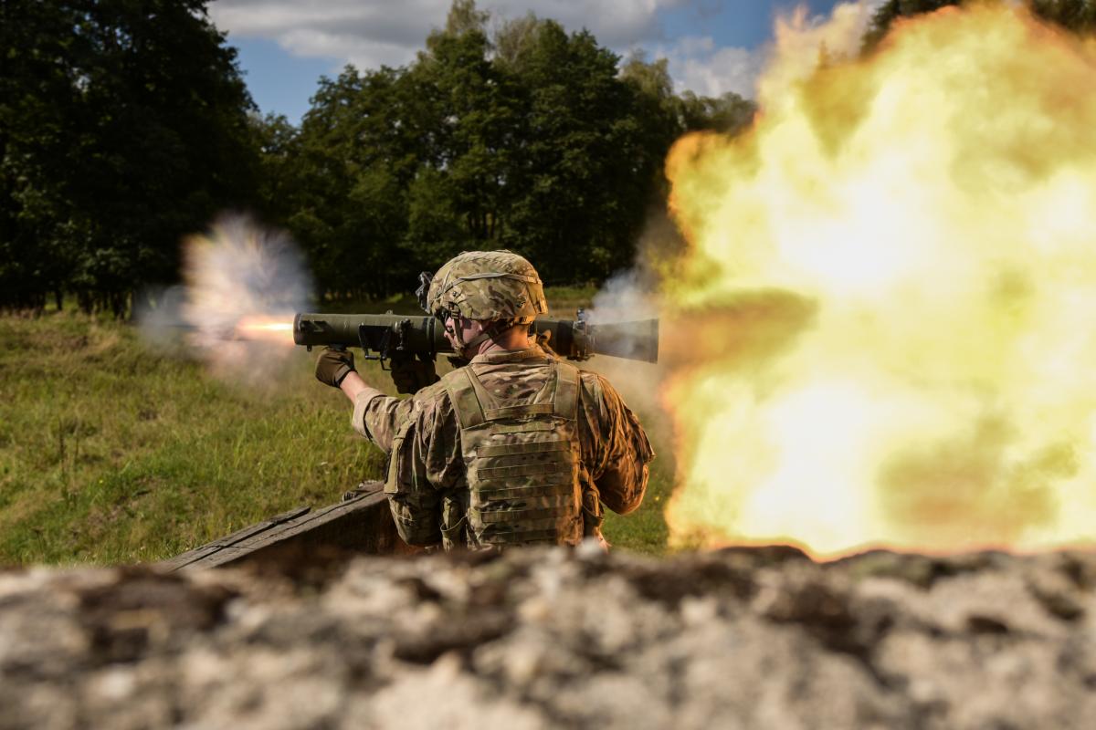Зокрема, цей пакет буде спрямований на підтримку переходу України від озброєння радянської епохи до сучасного озброєння НАТО / US Army Зокрема, цей пакет буде спрямований на підтримку переходу України від озброєння радянської епохи до сучасного озброєння НАТО / US Army