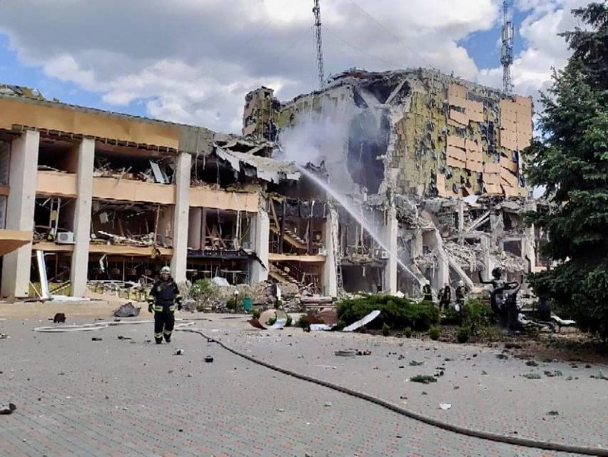 Внаслідок удару постраждало 8 людей \ фото голова Харківської ОДА Олег Синєгубов Внаслідок удару постраждало 8 людей \ фото голова Харківської ОДА Олег Синєгубов