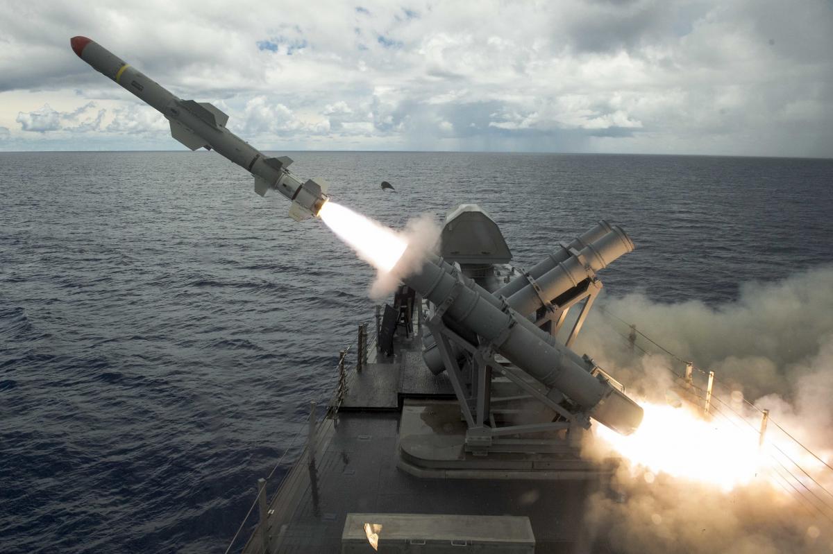 Harpoon anti-ship missiles hold back the landing of the invaders / photo by US Navy
