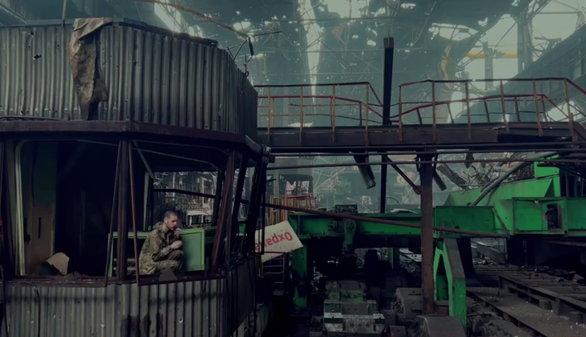 Протягом місяців українські військові героїчно відбивали ворога у Маріуполі  / скриншот