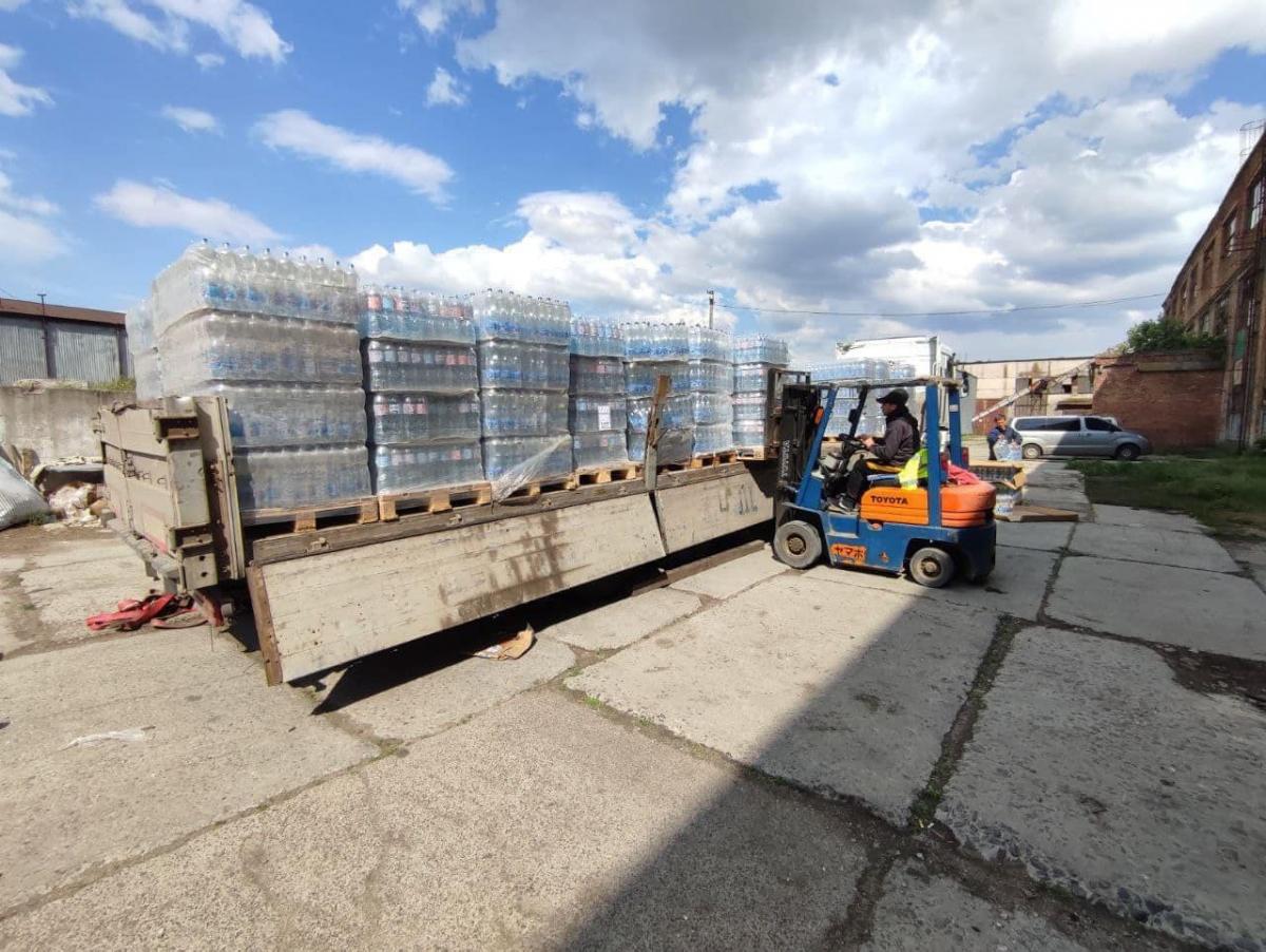 В Николаев доставлено 22 тонны питьевой воды / фото facebook.com/ForFutureOfficial