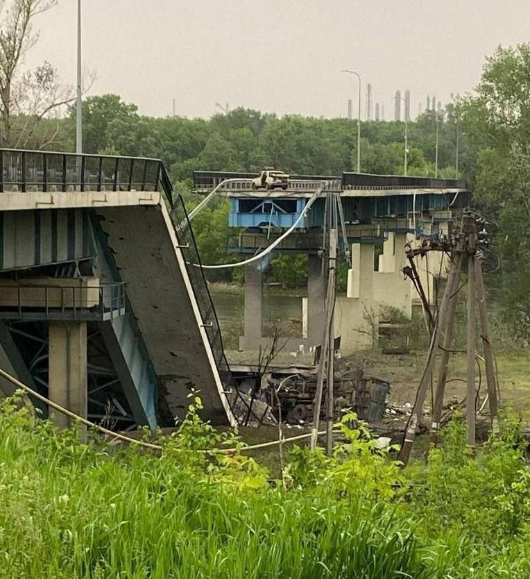 Оккупанты уже второй раз взорвали этот мост \ фото телеграмм-канал главы Луганской ОВА Сергея Гайдая