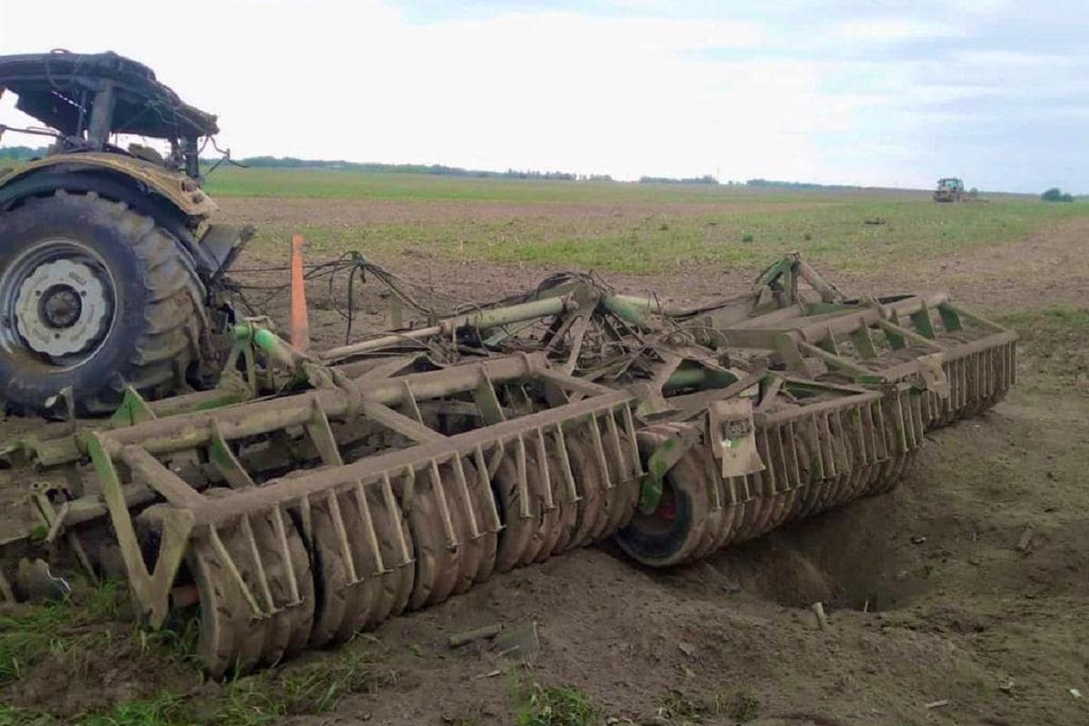 Поруч із місцем детонації виявили ще 9 хв / фото facebook.com/pol.kyivregion Поруч із місцем детонації виявили ще 9 хв / фото facebook.com/pol.kyivregion