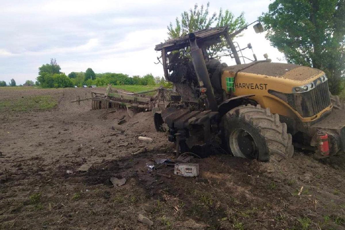 Тракторист підірвався на російській міні / фото facebook.com/pol.kyivregion Тракторист підірвався на російській міні / фото facebook.com/pol.kyivregion