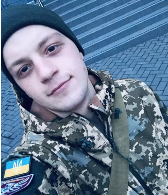 Батько впізнав тіло сина по татуюванню \ vn.20minut.ua Батько впізнав тіло сина по татуюванню \ vn.20minut.ua