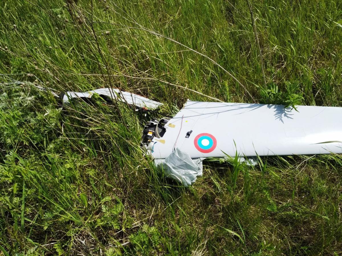 ВСУ с помощью автомата уничтожили БПЛА оккупантов / фото facebook.com/30brigade ВСУ с помощью автомата уничтожили БПЛА оккупантов / фото facebook.com/30brigade