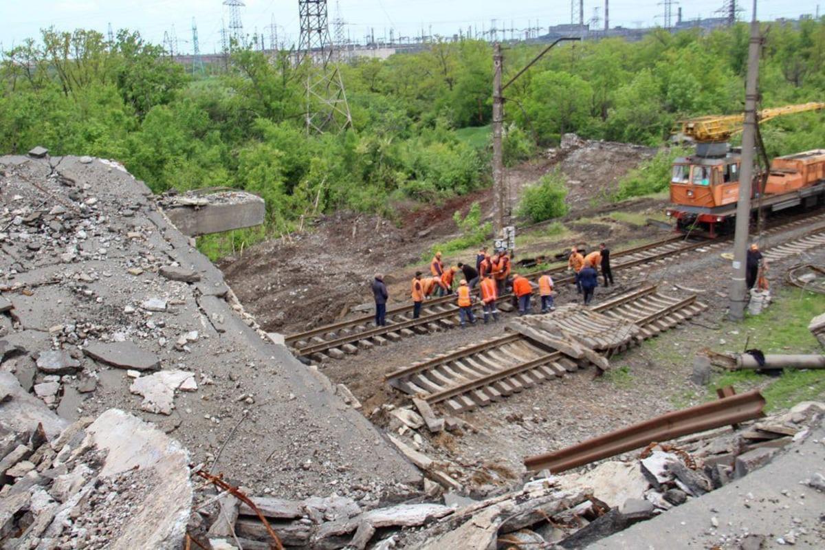 Россияне хотят по железной дороге вывезти из Мариупольского порта остатки зерна, отметил советник мэра / фото t.me/andriyshTime