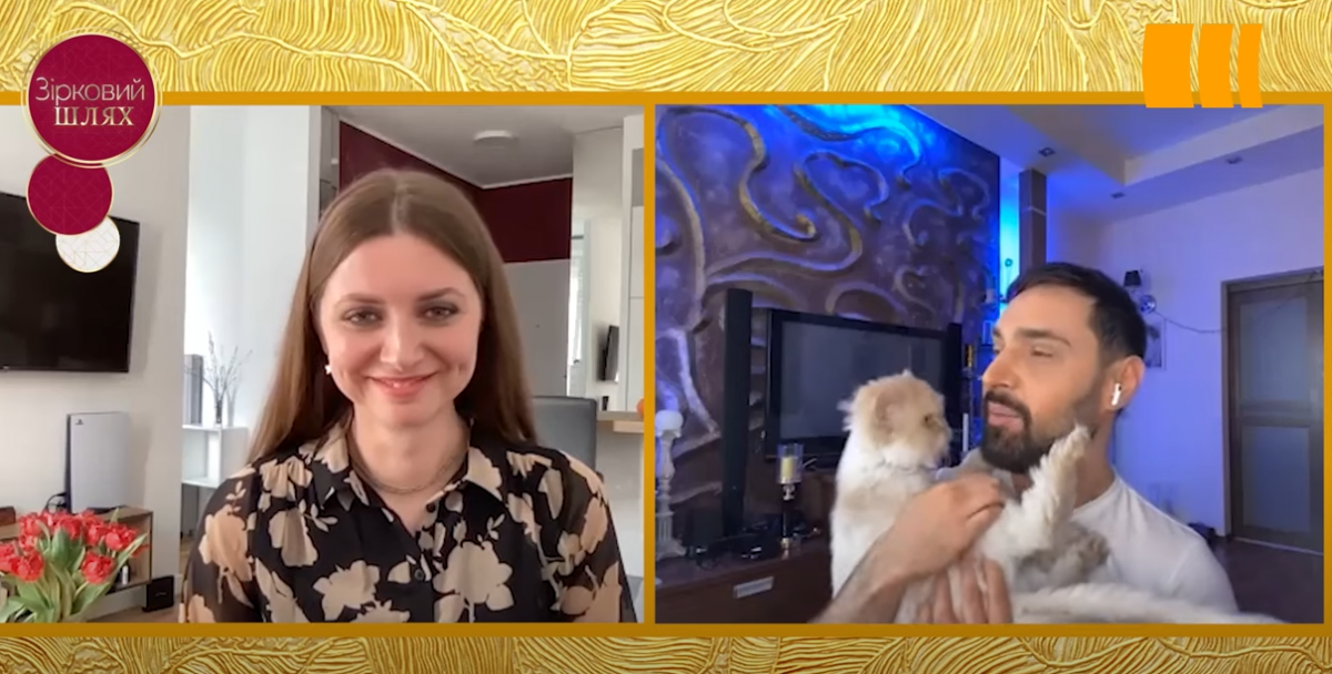 Кот Козловского едва не сорвал прямой эфир (видео) Кот Козловского едва не сорвал прямой эфир (видео)