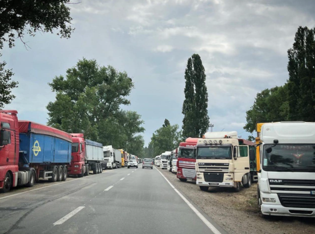 Під'їзні шляхи до кордонів облаштують майданчиками для відстою автотранспорту – Укравтодор Під'їзні шляхи до кордонів облаштують майданчиками для відстою автотранспорту – Укравтодор