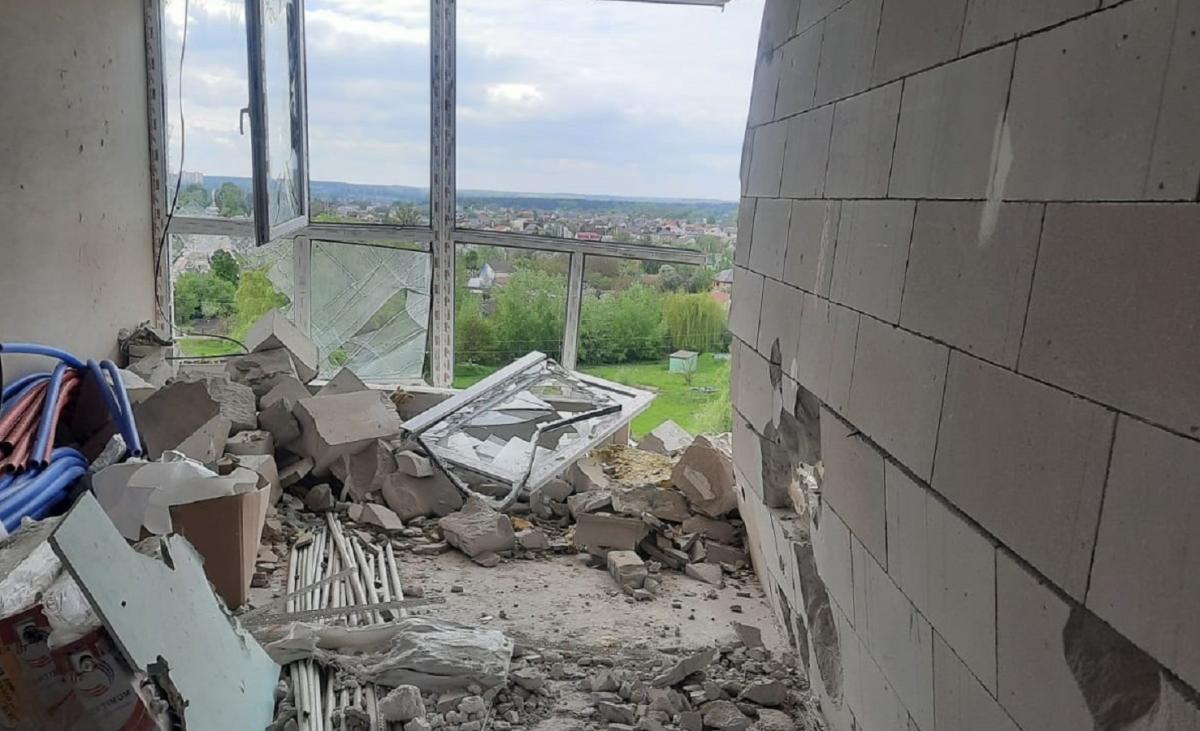 В результате обстрела были полностью разрушены отдельные жилые помещения дома / gp.gov.ua