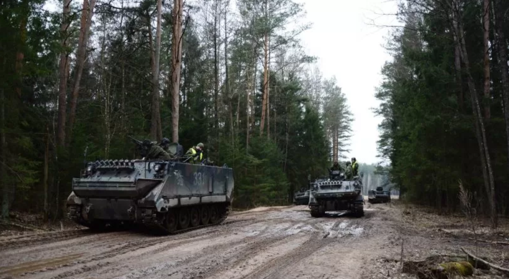 Литва передает Украине БТРы \ kam.lt Литва передает Украине БТРы \ kam.lt