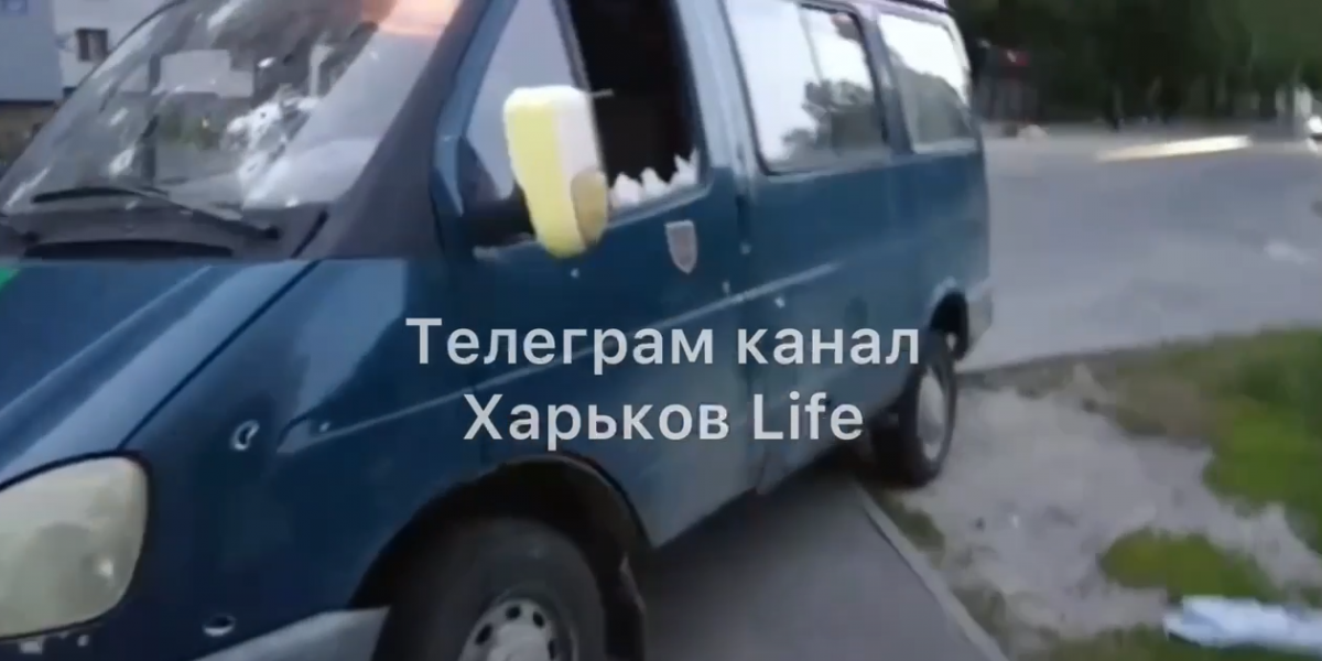 Расстрелянный микроавтобус в Харькове / скриншот видео
