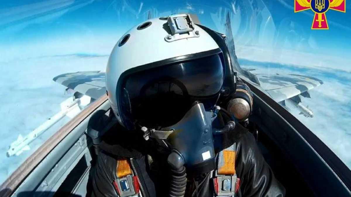 Над Херсонщиной сбили российский СУ-35 / Командование Воздушных Сил ВСУ Над Херсонщиной сбили российский СУ-35 / Командование Воздушных Сил ВСУ