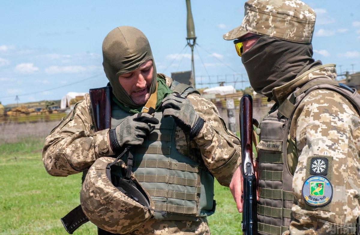 Фонд отримує кожен місяць 30-40 тисяч "броників" / фото УНІАН Фонд отримує кожен місяць 30-40 тисяч "броників" / фото УНІАН