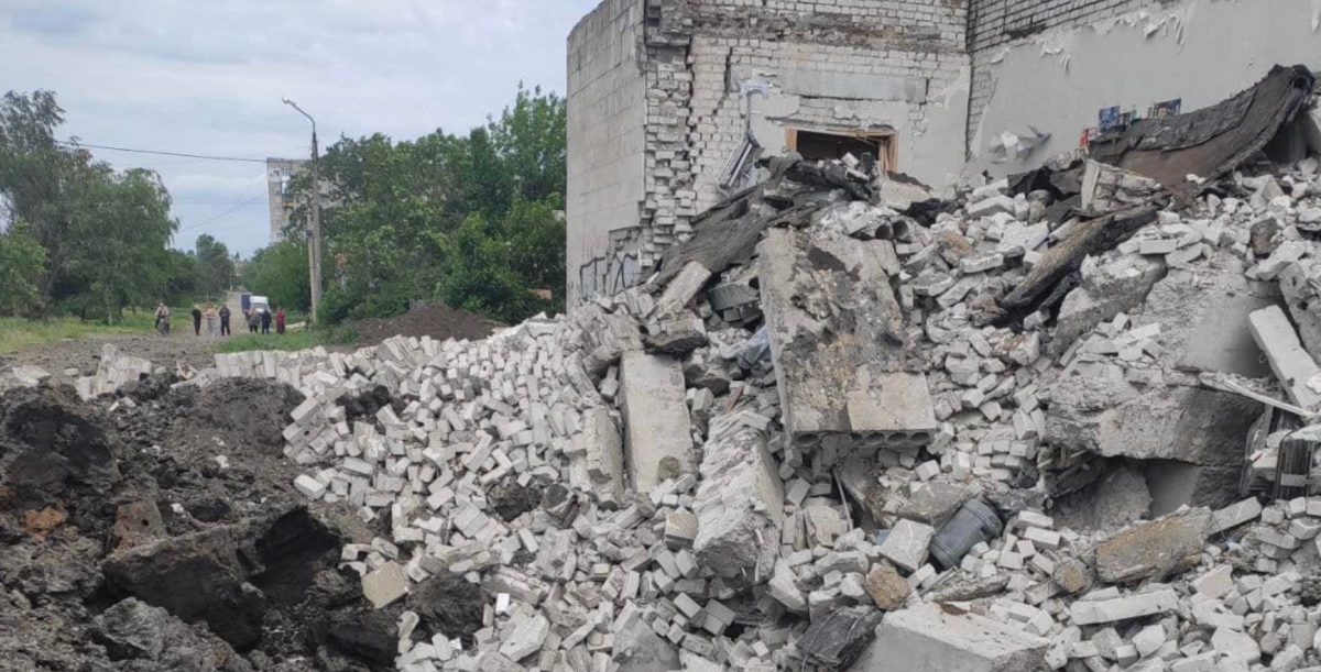 Россияне разрушили кинотеатр в Лисичанске / фото Сергей Гайдай
