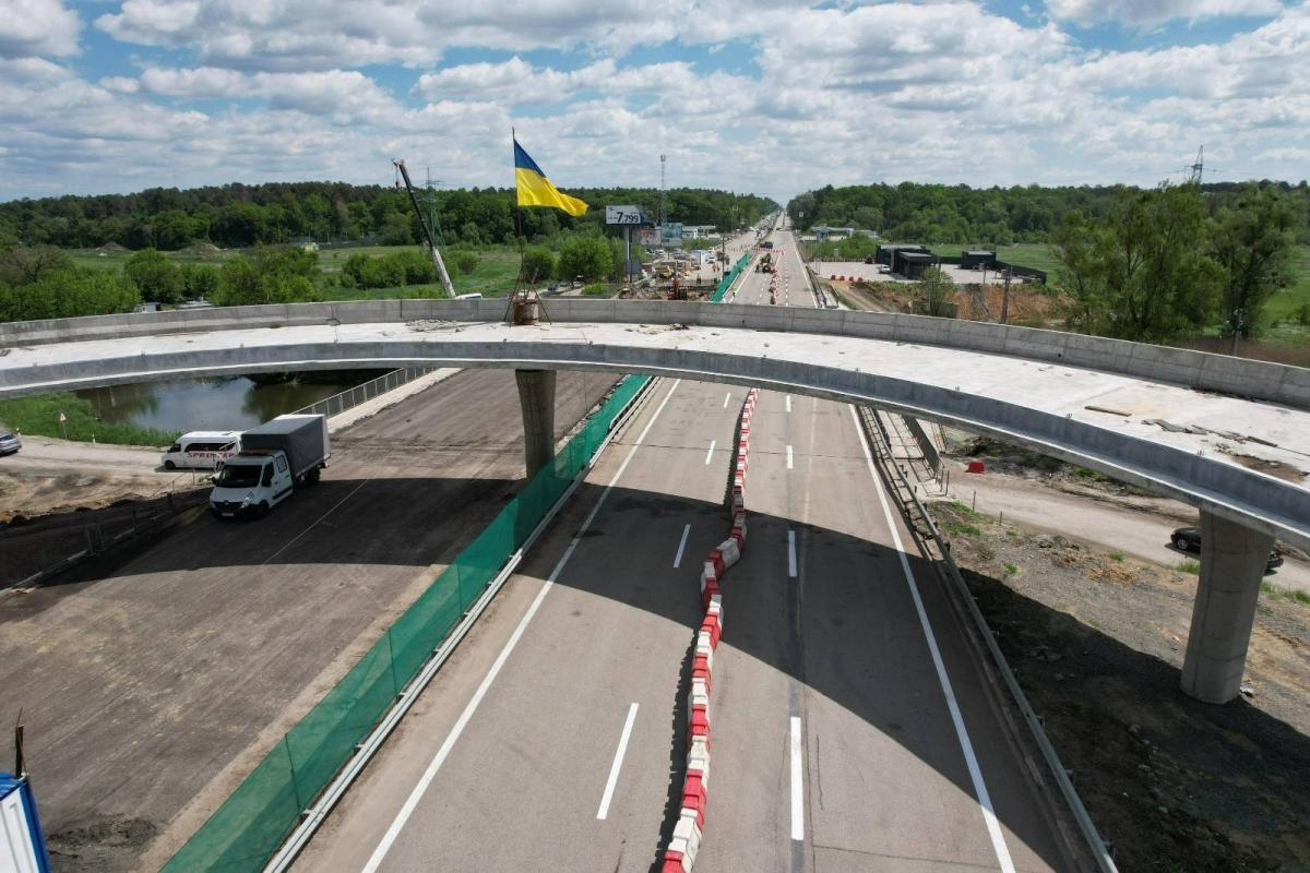 Truck traffic was resumed on the Kyiv-Chop highway near Stoyanka / photo facebook.com/oleksandr.kubrakov
