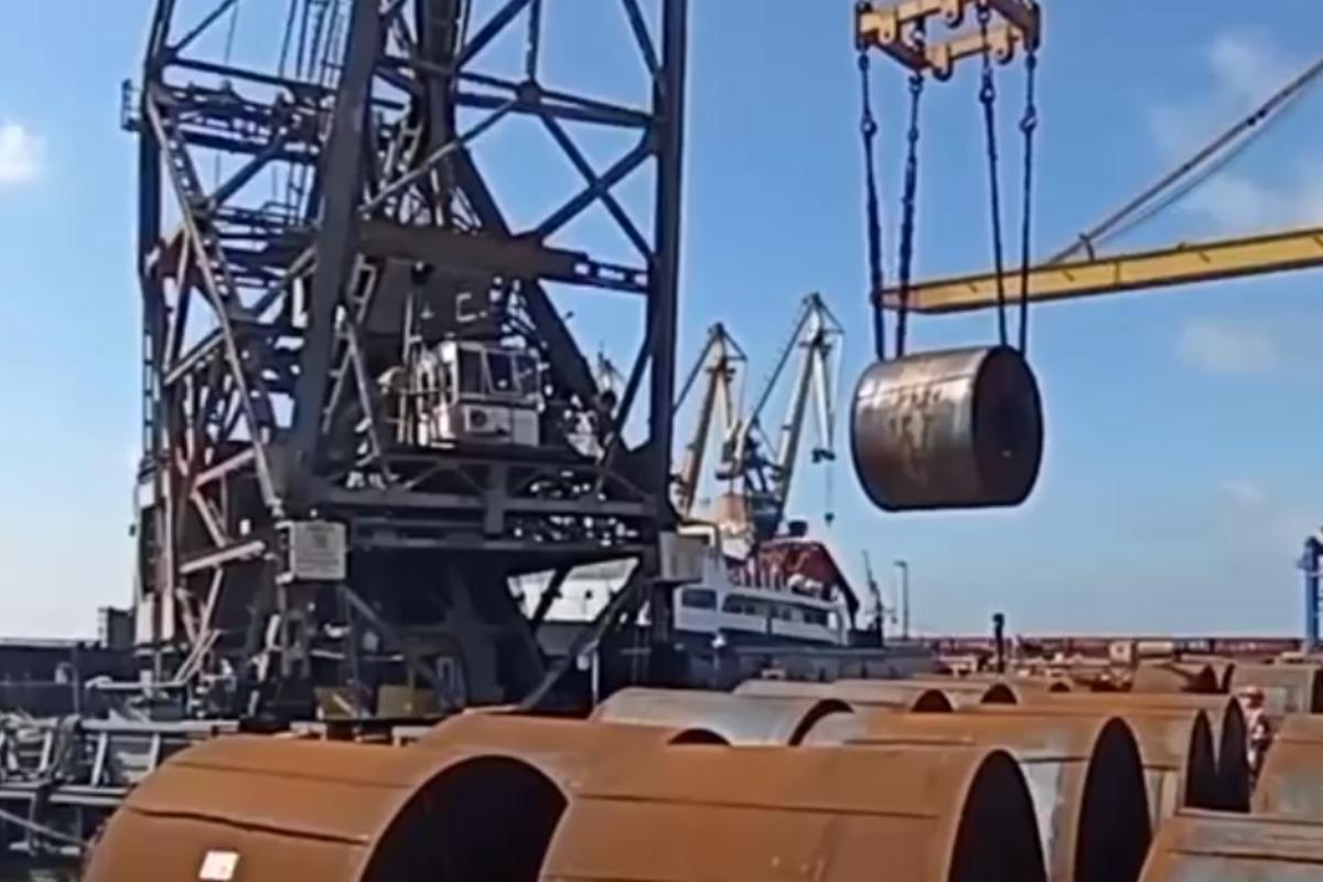 Стали відомі подробиці мародерства РФ у Маріупольському порту / скріншот Стали відомі подробиці мародерства РФ у Маріупольському порту / скріншот