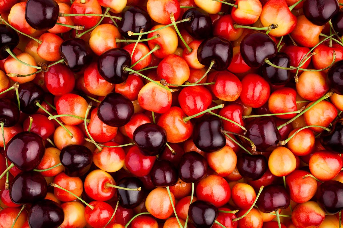 What is the use of cherries / photo ua.depositphotos.com