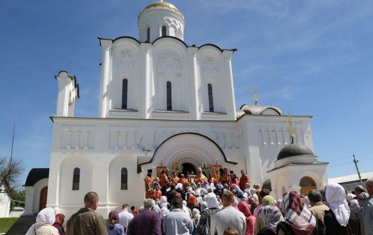 слухати колядки святогірської лаври